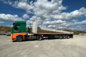  A proud fleet of the company‘s own trucks delivers the various precast concrete parts 
