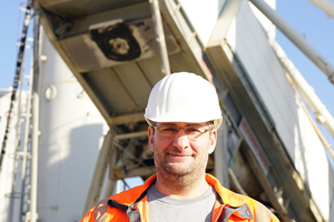  Site manager Mirko Thiele has been working at MBK for over 13 years – just as long as the SBM plant Euromix 3000 in the background 