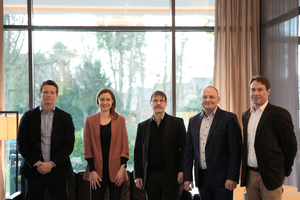  Alexander Winzer (Deputy Managing Director of the Betonverband), Karla Knitter (Editor of BFT International), Dietmar Ulonska (Managing Director Betonverband), Andreas Schlemmer (First Chairman of the Betonverband) and Michael Fuchs (Technical Manager for Betonverband) (from left) are conducting an exciting discussion  