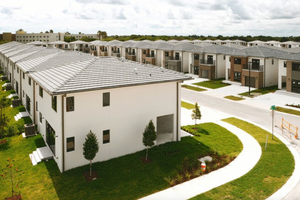  Der Betonfertigteilhersteller aus Florida hat bereits eine Vielzahl von Häusern geliefert und bearbeitet derzeit Bauvorhaben für über 5.000 nachhaltige und widerstandsfähige Häuser in ganz Florida und Texas 