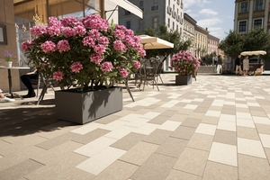  The new FCN designer pavement with its warm triadic color scheme in sand-beige evokes associations with the sunny South 