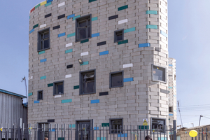  The new Peri school building in Kibera consists of several thousand hollow concrete blocks „TwistBlock“ 