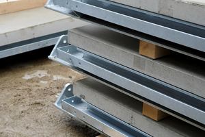  Thanks to the non-metallic reinforcement, the slabs could be executed extremely thin and light. The concrete cover has a thickness of barely 15 mm. 