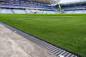  The anchoring pockets at the sides of BG-Filcoten tec ensure a secure bond with the concrete bed 