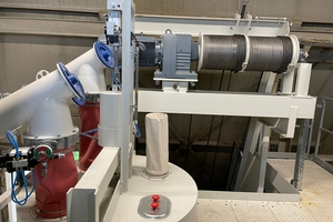  The material is transferred to a mobile weighing unit in precise quantities and then conveyed upwards to the mixer in the feed elevator 
