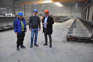  BFT editor-in-chief Silvio Schade visiting managing director Kai-Uwe Westerwelle and production manager Bernd Lindemann (both Westerwelle, from right to left) in Herford 
