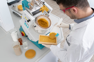  „Mit dem zunehmenden Einsatz neuer Betontechnologien rücken auch die relevanten Einflussgrößen von Pigmenten in den Fokus“, sagt Oliver Fleschentraeger, Technischer Service Baustoffe im Lanxess Geschäftsbereich Inorganic Pigments, und gibt einen Einblick in aktuelle Projekte 