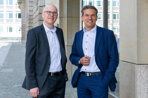  Matthias Schurig (right), Chairman of the Executive Board at Syspro Gruppe Betonbauteile e.V. and General Manager at Betonwerk Oschatz, and Dr.-Ing. Thomas Kranzler, General Manager of Syspro 