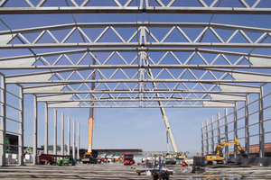  The roof structure in Eitting in the erection state 