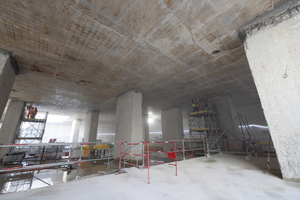  The imposing overflow basin has a storage capacity of 50,000 m³. For in- and outflow of the water, the sewer of 625 m length, consisting of Berding Beton jacking pipes, was connected to the reservoir  