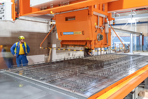  The eCon Drive concrete spreader installed at the Ucklum factory can produce five pallets per hour with 28 m² per pallet  