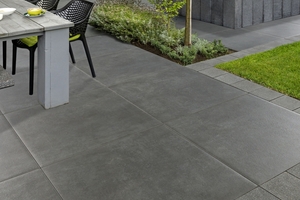  The edge zone of the pavement appears attractive and visually appealing due to the particular technical characteristics of the Zena edging stone. The neutral color scheme allows a wide variety of design options. 