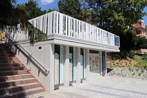  The terrace, with a height of approx. 3 m, consists of various concrete elements from BFL 