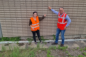  Tanja Hofer, Project Manager at ÖBB with Thomas Hauer, Project Manager at MABA Bahn, at the test section Acoustic barrier with recycled concrete  