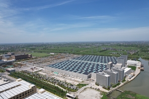  Conveniently situated: aerial view of the factory premises at the banks of the navigable Haiyan river 