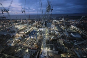  Die Baustelle des Hinkley Point C in England bei Nacht. 