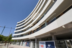 Fig. 08: Façade panels of white architectural concrete made by Panelastur for the residential complex „Las Terrazas del Prado“ in Valladolid 