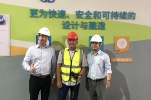  Martin FenČák (General Manager der Peikko China, links) und Huafei Shi (Sales Director Peikko China, rechts) empfingen Silvio Schade (BFT International) für ein Interview … 