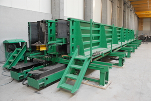  14 m lange Bibat-Batterieschalung mit hydraulischem Höhenverstellsystem  