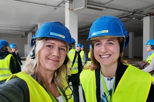  Practical insights: Kristin Hanneforth (left) and Karla Knitter participated in the guided tour of two different construction sites 