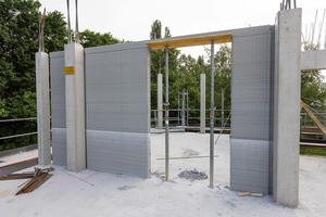  Durch eine flexible Druckspuranpassung können auch Wände mit Tür- und Fensteröffnungen hergestellt werden  