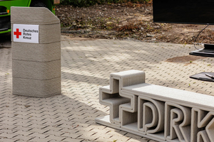 Auch das Rednerpult beim Spatenstich und das DRK-Logo wurden mit Sika-crete-733 3D hergestellt  