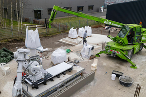  Die nicht tragenden Wände wurden vor Ort mit einem 3D-Betondrucker auf die Betonplatte gedruckt  