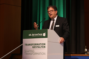  Dr. Ulrich Lotz, Managing Director of the organizer FBF Betondienst is again looking forward to many participants 
