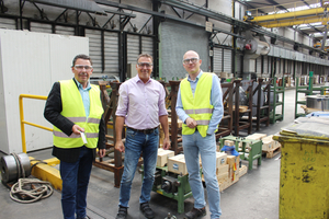  Jörg von Prondzinski (Managing Director of Bilstein Steel Fiber/center) greets Dr. Thomas Kranzler (Managing Director of Syspro Gruppe/right) and Silvio Schade (Editor-in-Chief BFT/left) at the company’s headquarter in Hagen 
