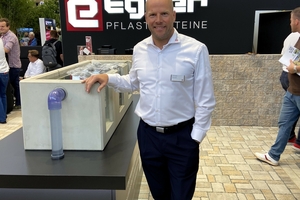  Joachim Geiger mit der Fassadenbegrünung „Cascada Verde“ 