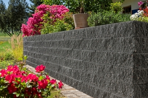  The elegant anthracite of the dark Muro ReNature with recycling grain 
