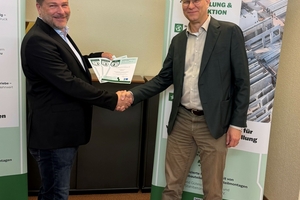  Dipl.-Ing. Ulrich Rekers, Managing Director of Rekers Betonwerk, received the three certificates from Dr.-Ing. Jens Uwe Pott, the SPC initiator  