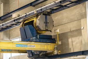  The concrete spreader includes a bridge structure to automatically feed fresh concrete via an overhead bucket line  