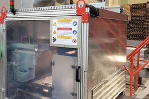  The heart of the spraying system, the spray bar, is installed in a pressurised drawer with extremely robust pull-outs  