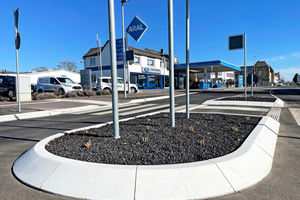  The four barrier-free crossings at the entrances and exits were likewise realized by curbstone adhesive bonding techniques 