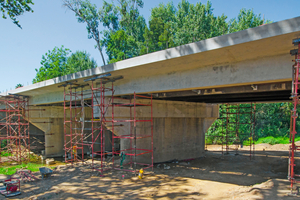  The precast T-beams in place on the pier corbel extensions 