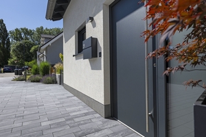  This picture shows the color titanium grey 
