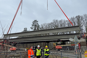  Matthias Schäfer, OSW Project Manager, and Oliver Rühr, OSW Managing Director, show the construction site to Silvio Schade, BFT Editor-in-Chief  