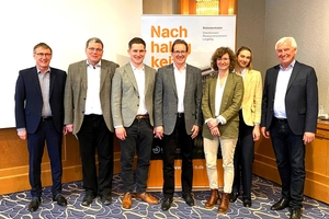  Die Referenten des diesjährigen Ulmer Podiums Betonwerkstein (von links): Stefan Heeß, Jörg Bayer, Florian Eschenauer, Peter Eschenauer, Dr. Magdalena Grimm, Karolina Ochwat und Moderator Martin Möllmann (v. l. n. r.) 