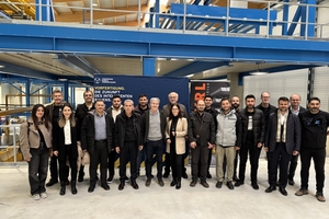  The delegation of the Turkish membership association of BIBM on a visit. In the middle of the picture, Thomas Wöhrl (front, 5th from left) and Diana Krüger (6th from left). 