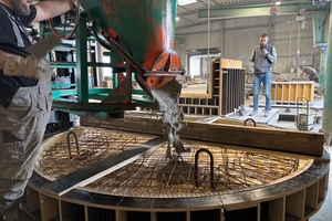  Concrete pouring: Casting a monolithic piece of light gray fair-faced concrete 