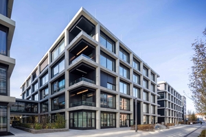  The façades of the three iCampus buildings consist of load-bearing architectural concrete elements in a light gray shade  