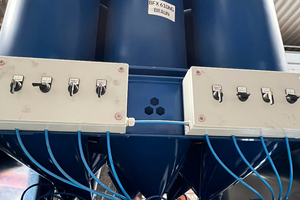  8 Color storage container with pneumatic flap valves 