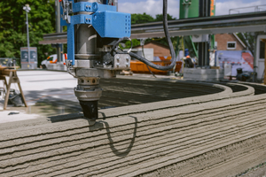  Starting on May 21, 2025, the 3D printer fabricated the walls of the new building in a piece-by-piece process 