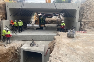  Ersatz von Bahnübergängen auf der Eisenbahnstrecke Barcelona-Ripoll durch zweiteilige Rahmendurchlässe aus Betonfertigteilen von PPalau  