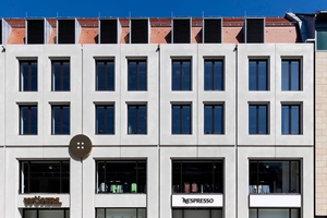  Symmetrically positioned, vertically oriented openings replicate design features of the adjacent original Wöhrl building  