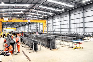  Fig. 1: Efficient preassembly: In the newly constructed production hall in Melton Mowbray, SKEW’s modular JIG systems are used to fabricate reinforcement cages for prestressed concrete bridge beams on an area of over 10,000 m²  