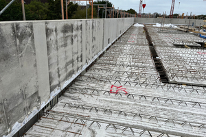  An example for placing the balustrade elements on the precast floor slabs before concrete pouring 