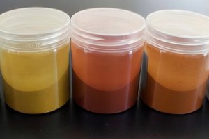  Various colors of granulated pigment 