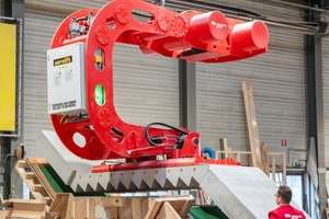  Aerolift vacuum tilter 180 degrees at Mombarg Beton, left a precast balcony element 